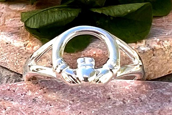 Circle  of love ,ladies Claddagh ring .