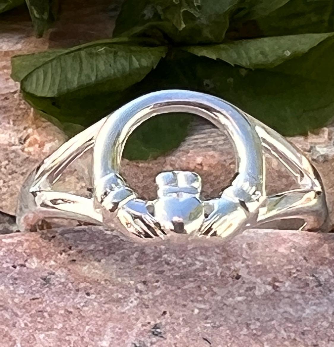 Circle  of love ,ladies Claddagh ring .
