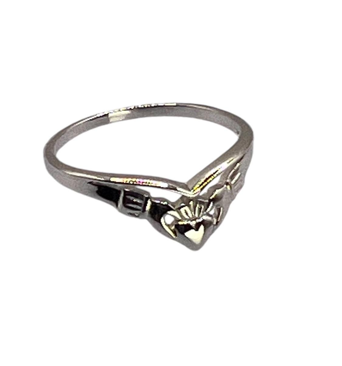 Wishbone Claddagh ring