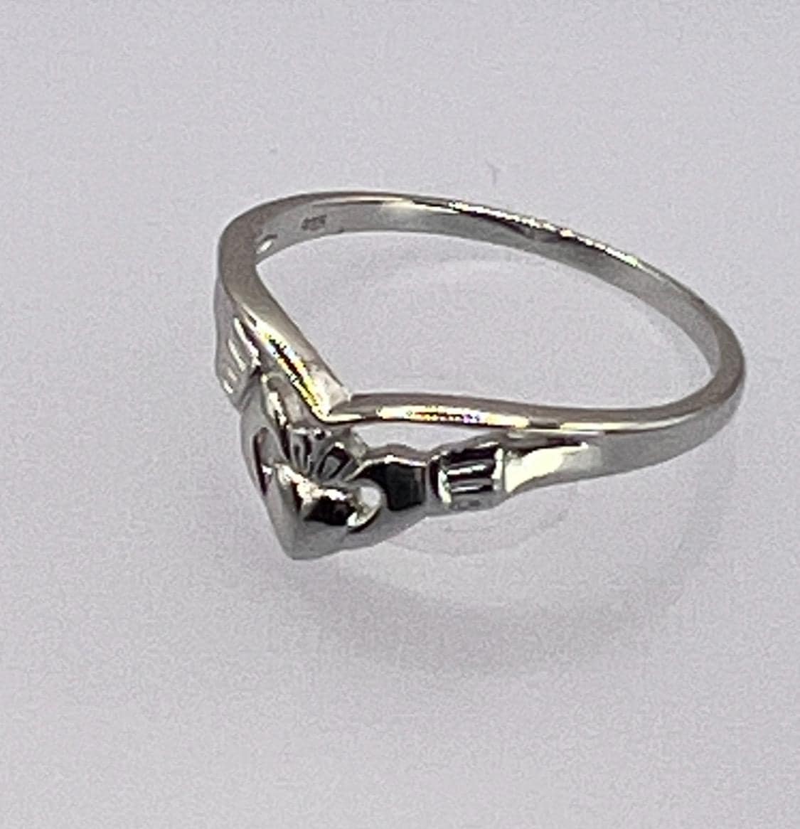 Wishbone Claddagh ring