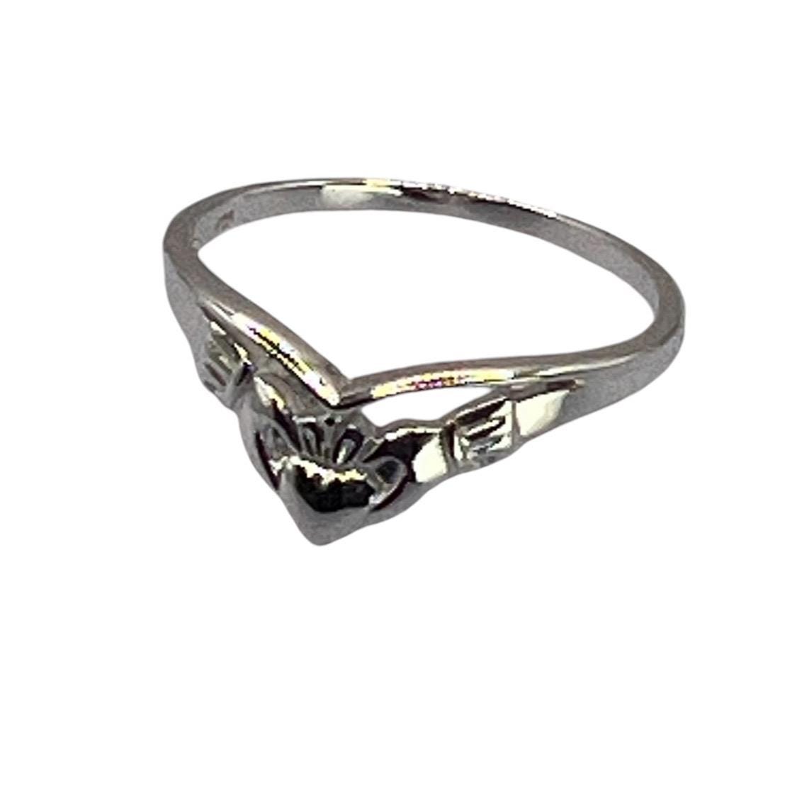 Wishbone Claddagh ring