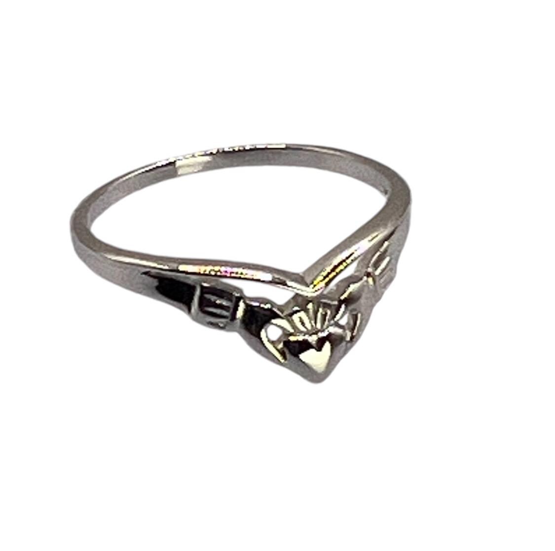 Wishbone Claddagh ring