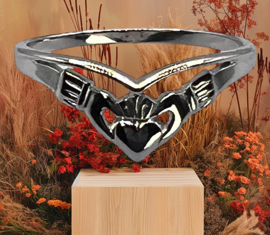 Wishbone Claddagh ring