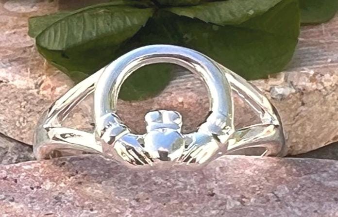 Circle  of love ,ladies Claddagh ring .