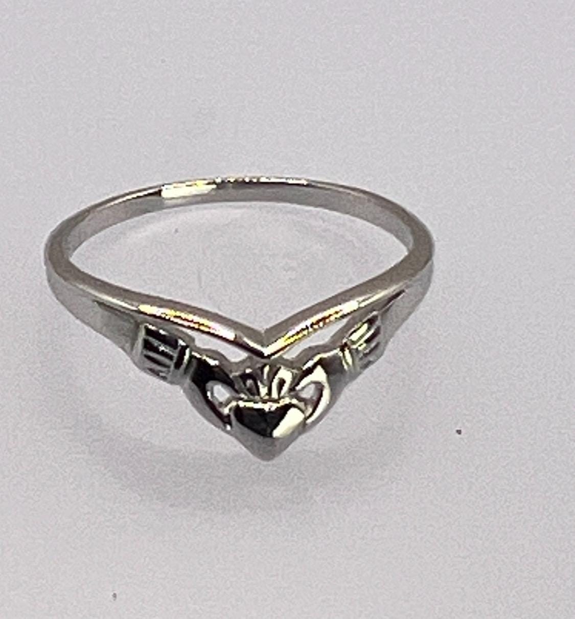 Wishbone Claddagh ring