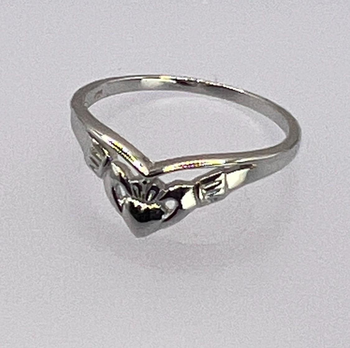 Wishbone Claddagh ring