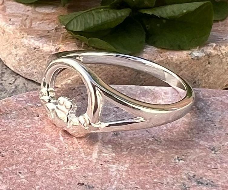 Circle  of love ,ladies Claddagh ring .